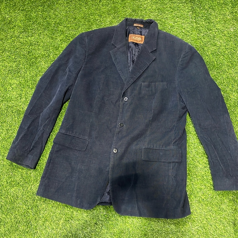Men’s navy blue corduroy blazer.
